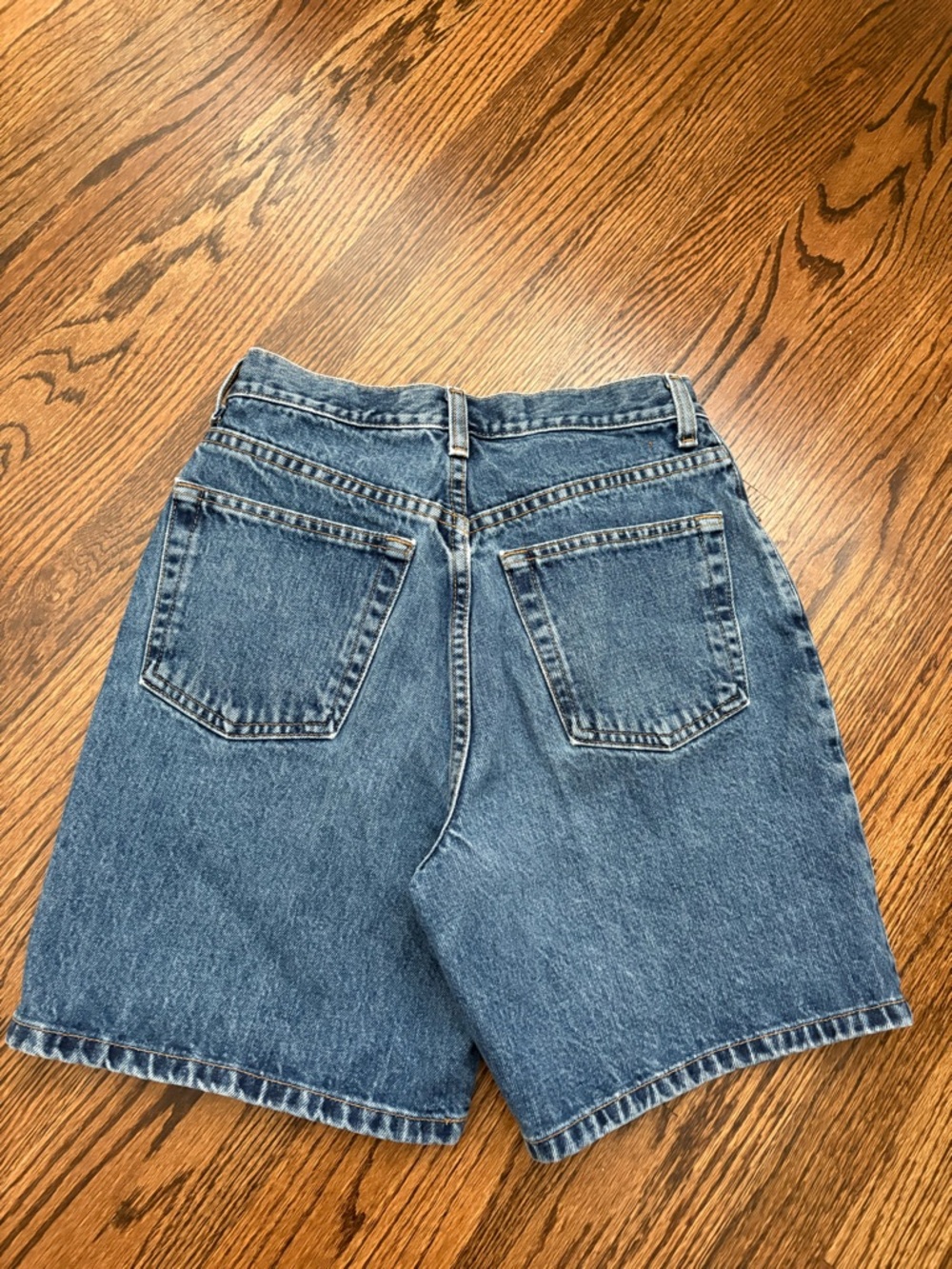 Vintage GAP Classic High-Rise Denim Shorts in Blue - Picture 5 of 5